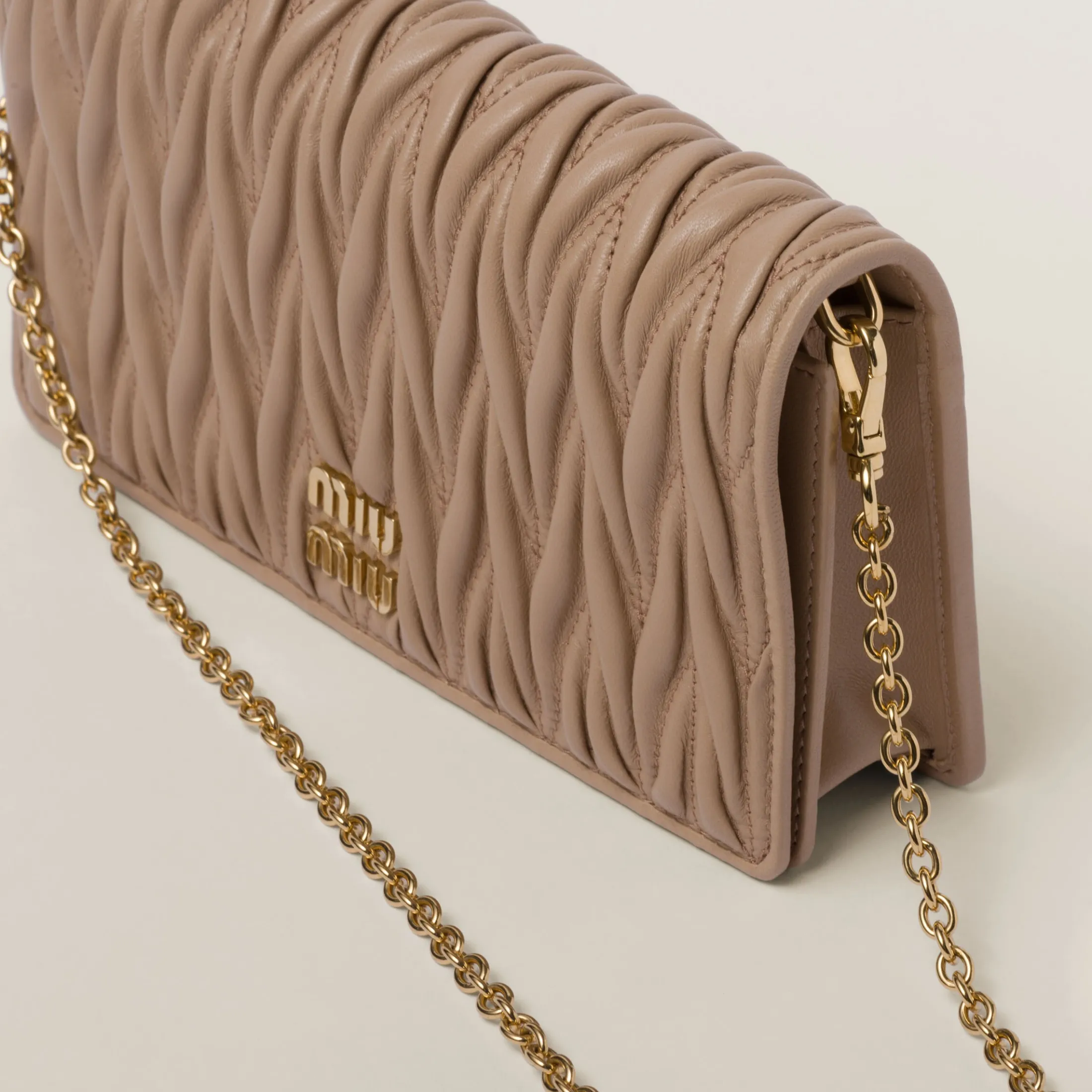 Cameo Matelassé Nappa Leather Smartphone Case | Miu Miu