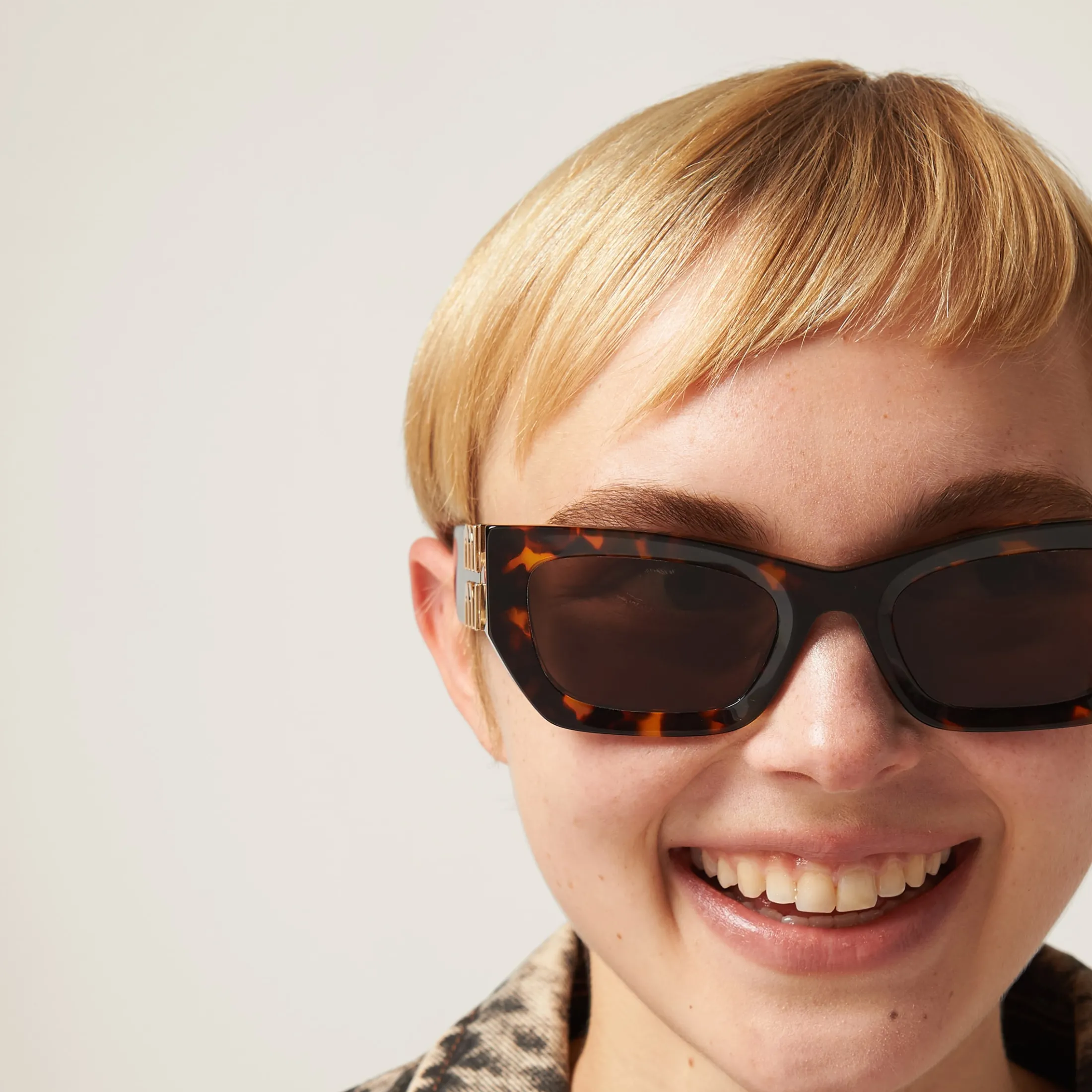 Coffee Lenses Miu Glimpse Sunglasses | Miu Miu