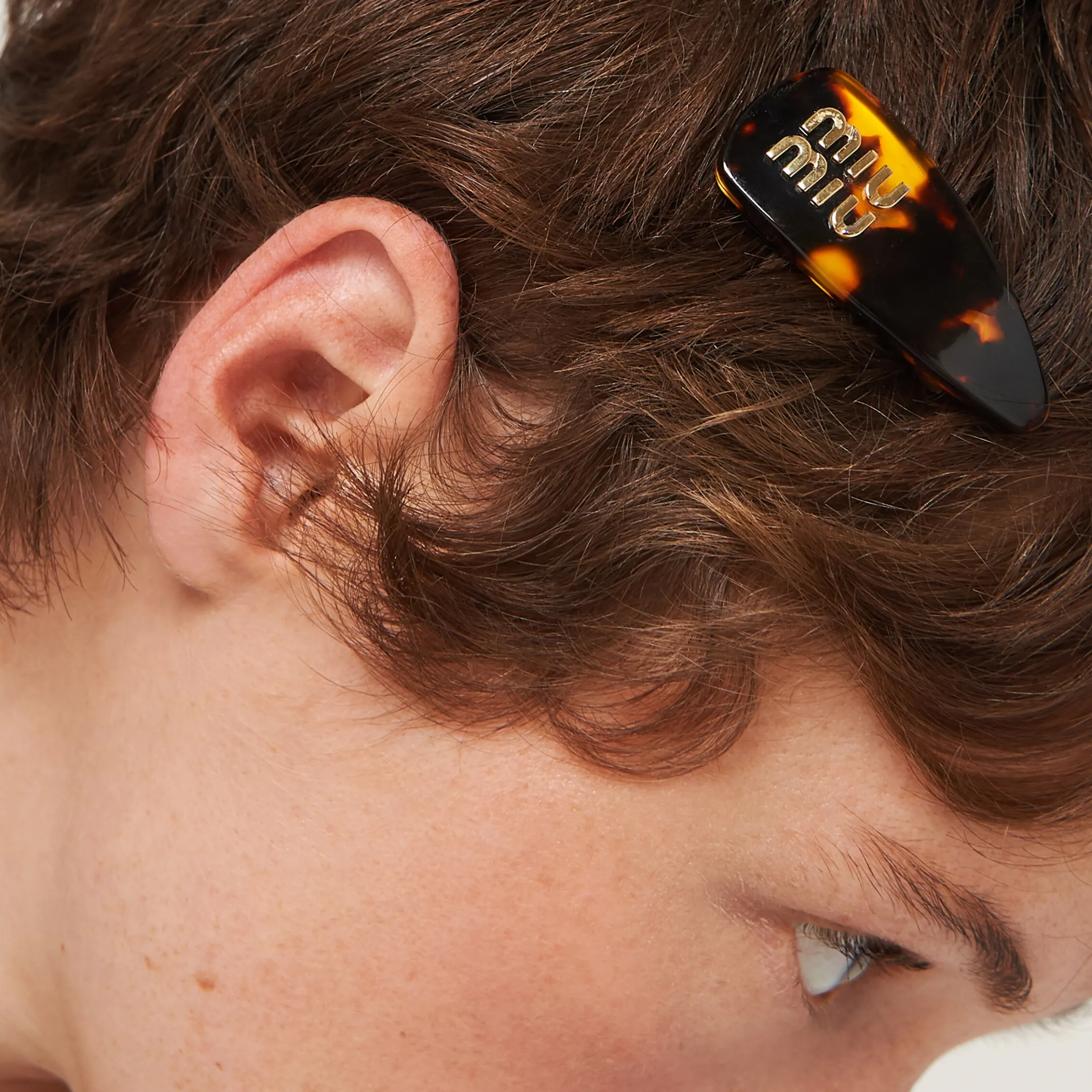 Dark Tortoiseshell Plexiglas Hair Clip | Miu Miu